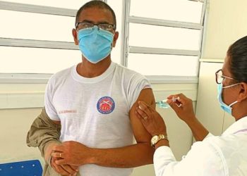 Policiais militares do 16º BPM a partir de 50 anos começaram ser vacinados contra Covid