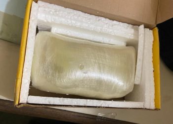 Homem é preso após retirar encomenda com 1 Kg de cocaína em agência dos Correios de Feira de Santana