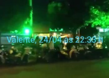 Vídeo gravado por cidadão valentense mostrando aglomeração em praça viraliza