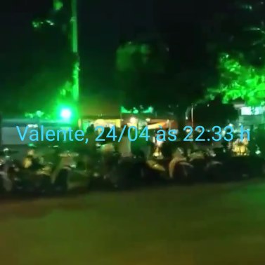 Vídeo gravado por cidadão valentense mostrando aglomeração em praça viraliza