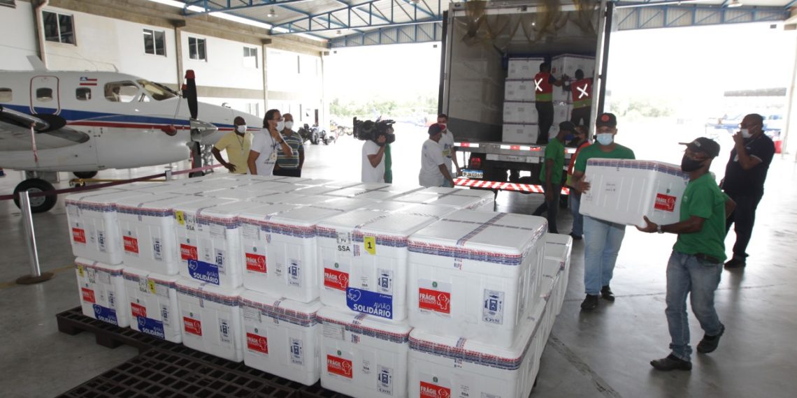 Bahia recebe mais 606.950 doses de vacinas, entre Coronavac e Astrazêneca