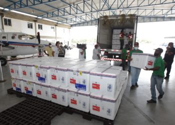 Bahia recebe mais 606.950 doses de vacinas, entre Coronavac e Astrazêneca