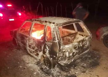 Caldeirão Grande: dois vereadores são seguidos, rendidos por criminosos que levaram o carro e incendiaram em seguida (atualizada)