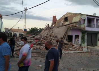 Casas são destruídas no centro de Crisópolis após explosão de fogos de artifícios (Vídeo)