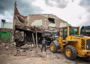 Vídeo: Calila Notícias foi a Crisópolis e registrou o estrago após a explosão de uma casa onde comercializava fogos de artifícios