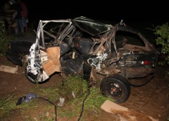 Colisão envolve caminhão e Gol na BA 411. Condutores são de uma mesma família