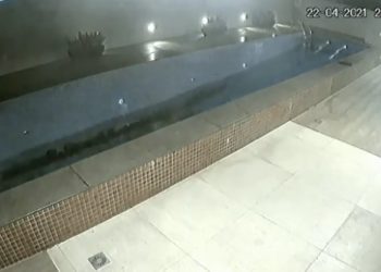 ES – Vídeo mostra momento em que piscina desaba em prédio de Vila Velha