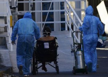 País chega a 400 mil mortos por covid-19 com risco de terceira onda à vista