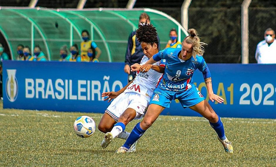 Comentaristas são afastados após falas racistas contra jogadoras do Bahia