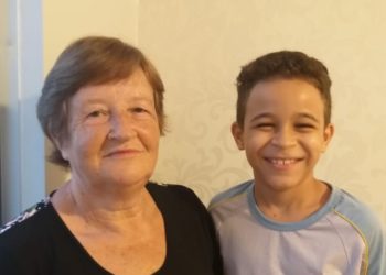 SC – Idosa aprende a ler durante aulas virtuais de neto de 7 anos