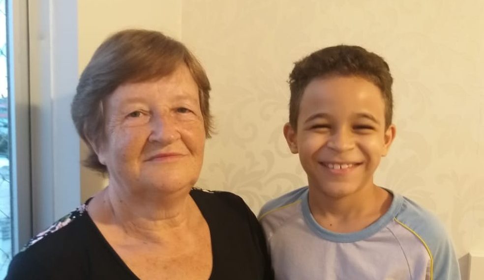 SC – Idosa aprende a ler durante aulas virtuais de neto de 7 anos
