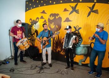 Sítio do Quinto: prefeito Jair entrega Centro de Cultura, ônibus, USF e Praça