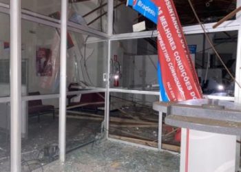 Itiruçu: Quadrilha explode agência bancária e dispara contra sede da PM
