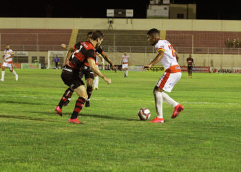 Baianão: Vitória abre o placar contra a Juazeirense, cede empate e se complica