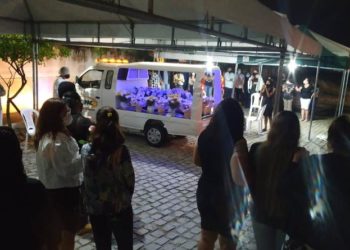 Com número reduzido de pessoas, corpo de Maria da Mendes Pães é sepultado