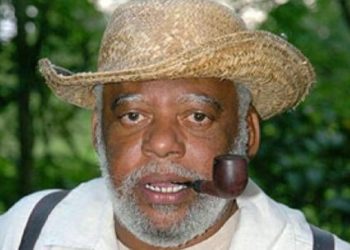 Ator João Acaiabe, o Tio Barnabé, morre em decorrência da covid-19