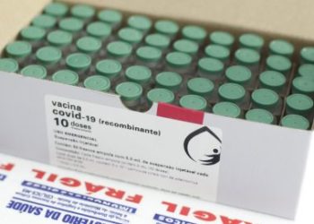 Novo lote com 222,5 mil doses de vacina contra Covid-19 chega nesta quinta