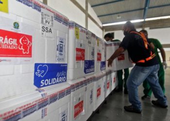 Bahia recebe mais 396 mil doses de vacinas, entre Sinovac e Astrazeneca