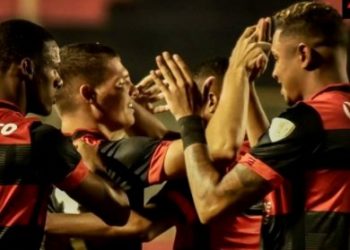 Com placar construído em 5 minutos de jogo, Vitória bate o xará de Conquista e respira no Baianão
