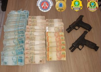 R$ 236 mil e armas são encontrados com suspeitos de ataques a banco; quatro suspeitos morreram em dois confrontos