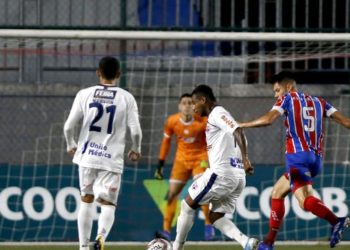 Bahia perde de 3 a 0 para o xará de Feira e está fora da decisão do Campeonato Baiano