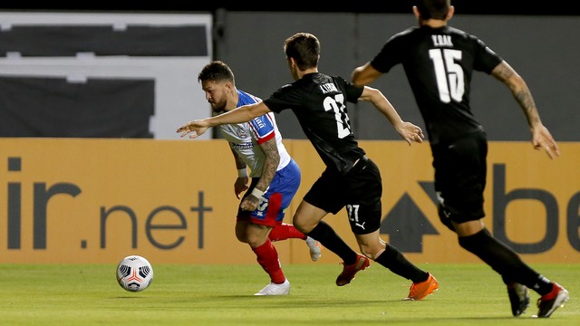 Bahia tem dois expulsos, perde para o City Torque e é eliminado da Sul-Americana