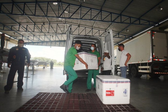 Remessa com 60.200 doses da Coronavac chega à Bahia