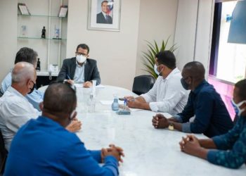 Secretário de Administração recebe deputado Alex da Piatã e uma comitiva de Aramari que faz apelo ao Estado para não leiloar fazenda ocupada por 80 famílias