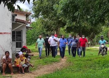 Após receber comitiva de Aramari e acompanhá-la em audiência na SAEB, Alex da Piatã visita fazenda que Governo pretende leiloar