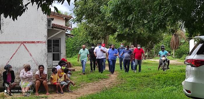 Após receber comitiva de Aramari e acompanhá-la em audiência na SAEB, Alex da Piatã visita fazenda que Governo pretende leiloar