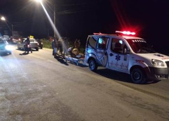 Jovem fica ferido em queda de moto na BA 409
