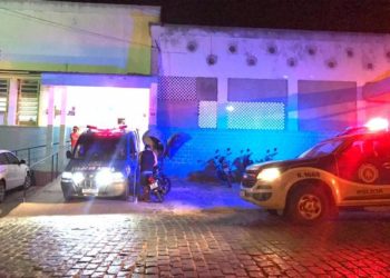 Homem é morto em com vários tiros em via pública