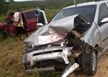 Colisão frontal na BA 120 deixa dois feridos