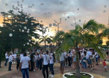 No Acre, amigos e familiares soltam balões brancos em homenagem a Dr. Andrade Santana
