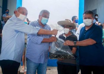 Deputado Alex da Piatã participa de entrega de peixes a produtores de Inhambupe e de obras em Nova Soure