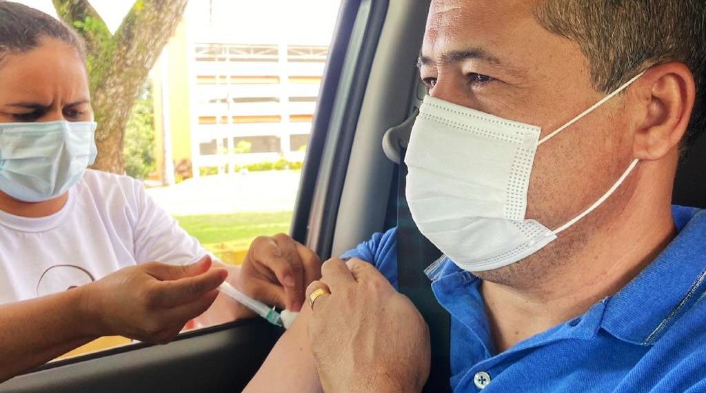Deputado Alex da Piatã recebe vacina contra o coronavírus