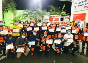 Brigada Anjos Jacuipenses faz entrega de certificados e medalhas aos voluntários