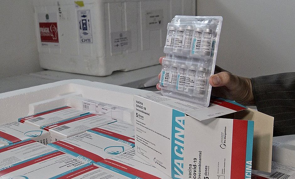 Anvisa manda suspender uso da Astrazeneca em gestantes; Saúde investiga morte de grávida