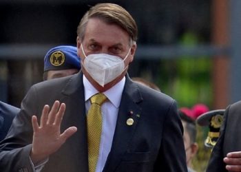 No Equador, Bolsonaro admite que está dando ‘mau exemplo’ ao não usar máscara