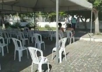 Sábado de vacina contra à covid-19 em Coité foi tranquilo, pessoas antes dispensadas foram chamadas para receberem primeira dose