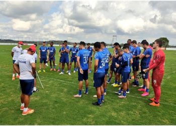 Bahia libera zagueiro após falecimento da mãe por complicações de covid