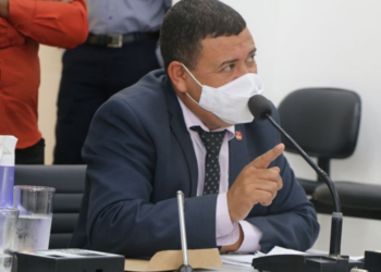 Vereador de Teixeira de Freitas é baleado em posto de gasolina