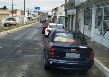 Grande fila marcou a vacinação para idosos de 60 anos ou mais
