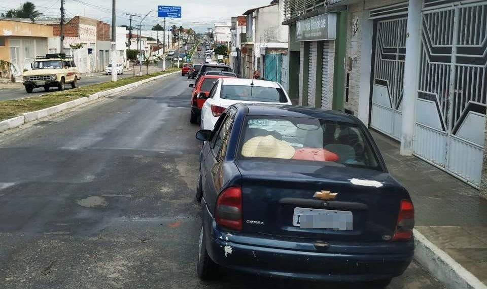 Grande fila marcou a vacinação para idosos de 60 anos ou mais