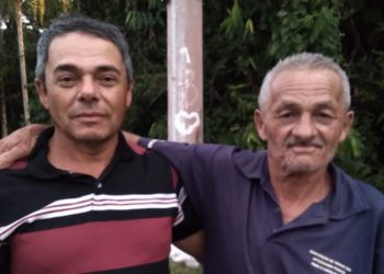 Homem reencontra pai após 30 anos no litoral de SP ao envelhecer foto em aplicativo