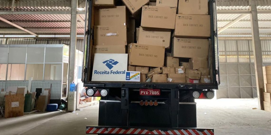 Receita fecha galpão com R$ 500 milhões em mercadorias estrangeiras