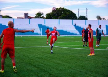 Atlético de Alagoinhas treina no gramado sintético do Estádio de Serrinha em preparação para grande final do Baianão