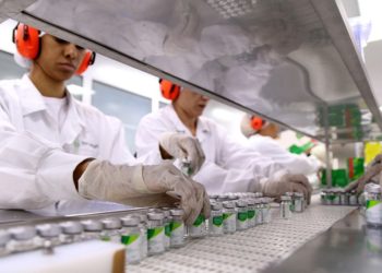 Butantan paralisa produção de vacinas por falta de insumos