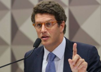 Alvo de investigação, ministro Ricardo Salles pede pra sair