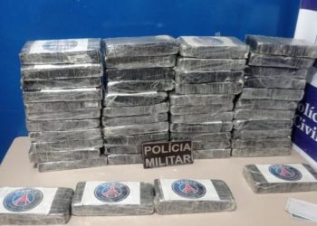 Cocaína avaliada em 1,4 milhão é encontrada em carro abandonado